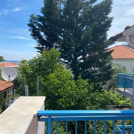 Charis Ξενοδοχείο με διαμερίσματα 3*